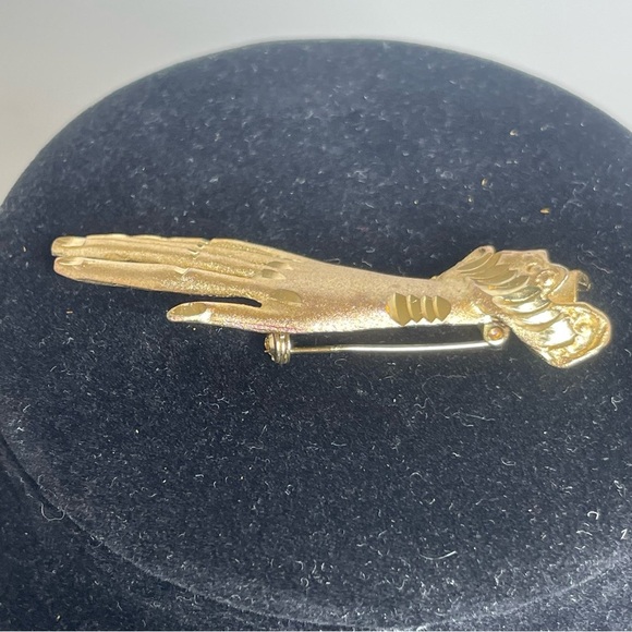 Vintage Gold Tone Hand with Cuff Shaped Brooch - Picture 5 of 7
